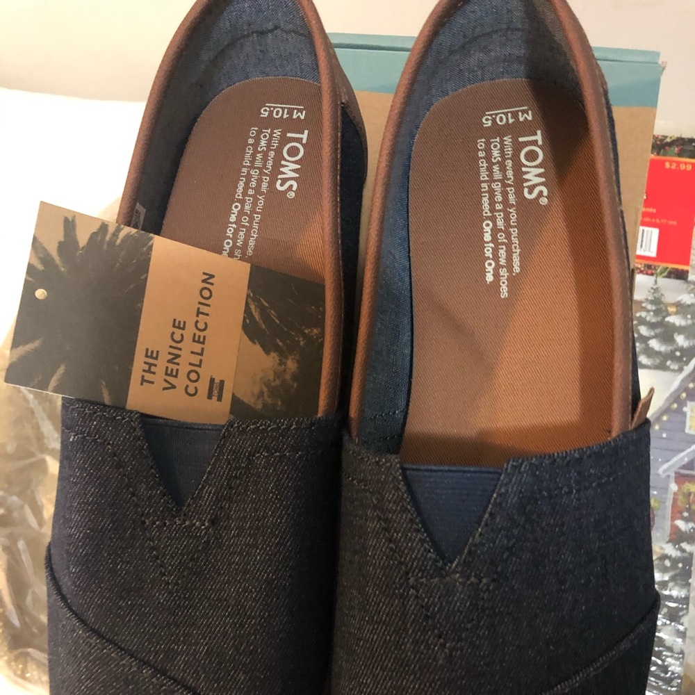 Men’s Toms brand new 10.5